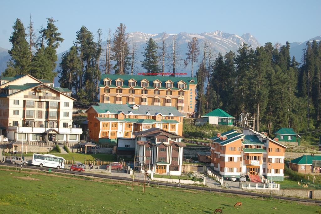 Hotel Zahgeer Continental Gulmarg Exteriér fotografie