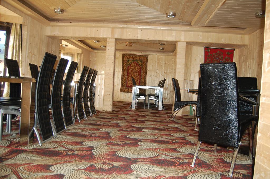 Hotel Zahgeer Continental Gulmarg Pokoj fotografie