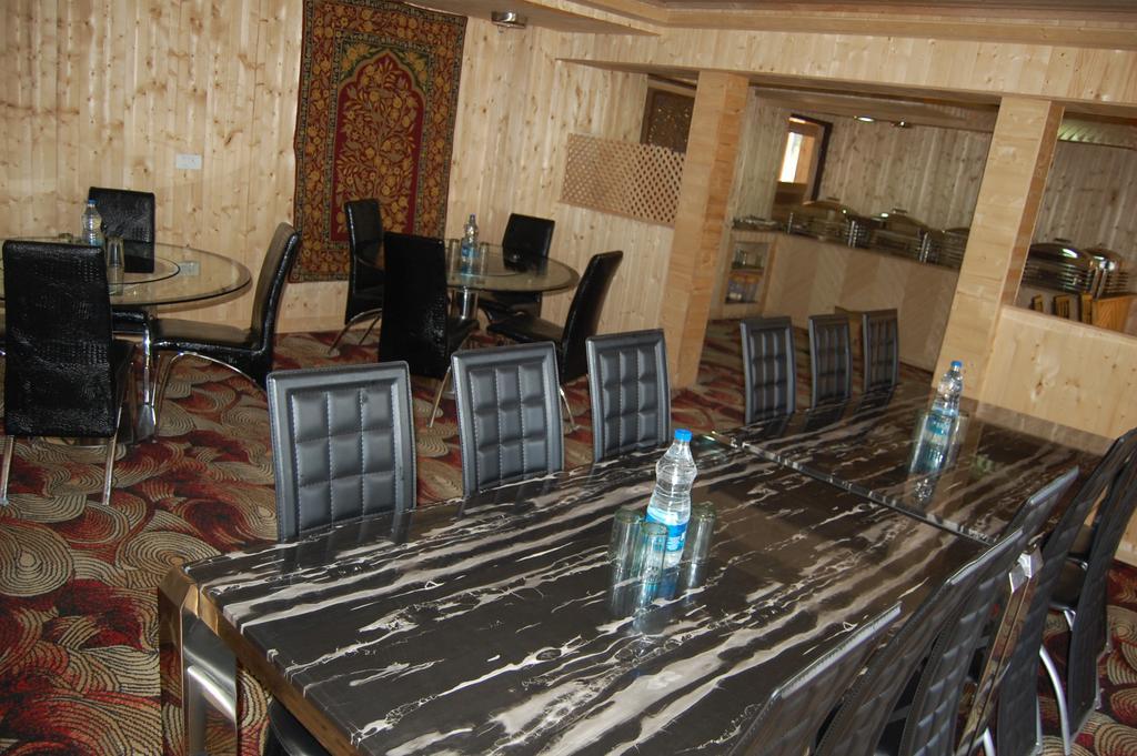 Hotel Zahgeer Continental Gulmarg Pokoj fotografie