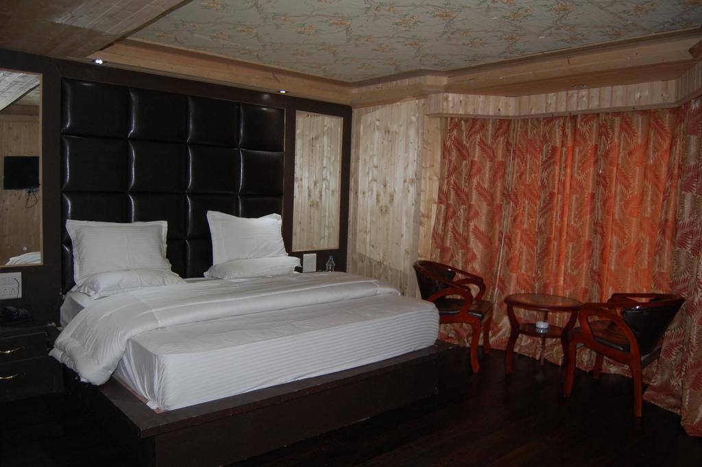 Hotel Zahgeer Continental Gulmarg Pokoj fotografie
