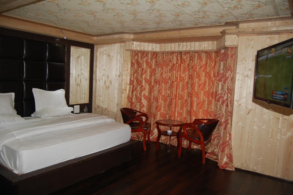 Hotel Zahgeer Continental Gulmarg Pokoj fotografie
