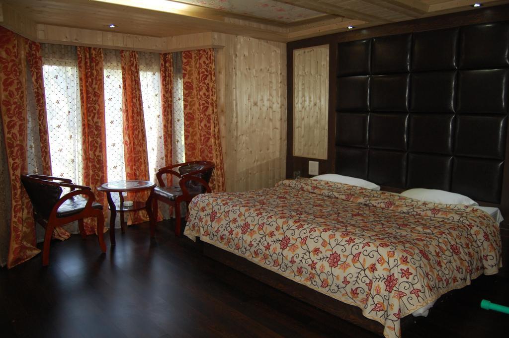 Hotel Zahgeer Continental Gulmarg Pokoj fotografie
