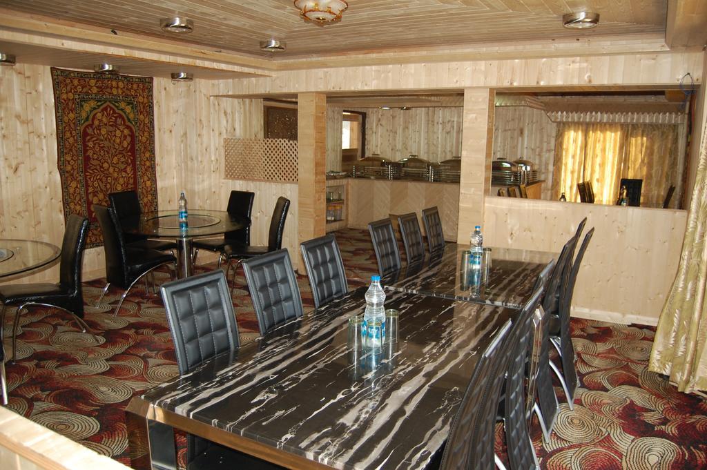 Hotel Zahgeer Continental Gulmarg Pokoj fotografie
